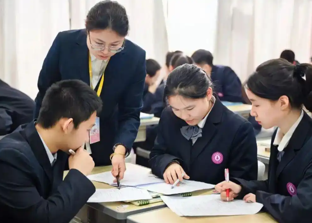 每一位学生构建起安稳班级办理精准分层授课动态学情调整 每一位学生构建起安稳班级办理精准分层授课动态学情调整