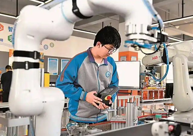 沿系统施行订单班定向班特色学徒制等多元化人才培育形式 沿系统施行订单班定向班特色学徒制等多元化人才培育形式